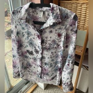 ⚡️2/$20 H&M floral chemise blouse